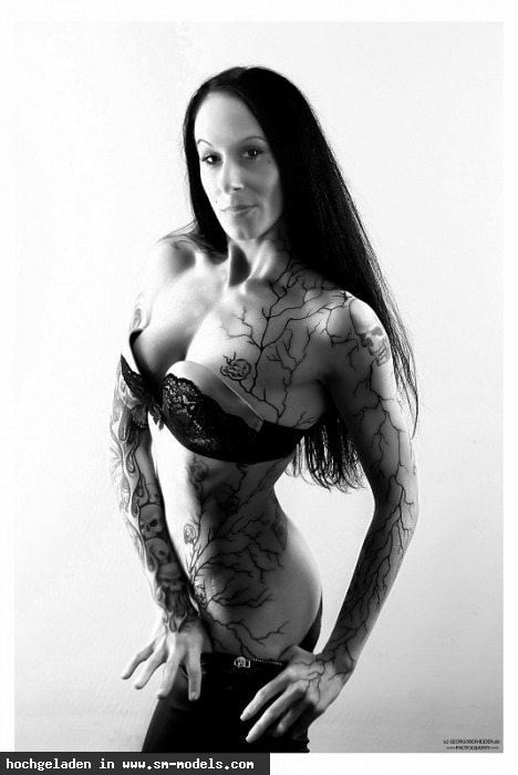 Antonia (Model ,Weiblich ,PLZ 58256) - Tattoo Shooting / Von allem etwas - Bild 11217 - SM-Models.COM